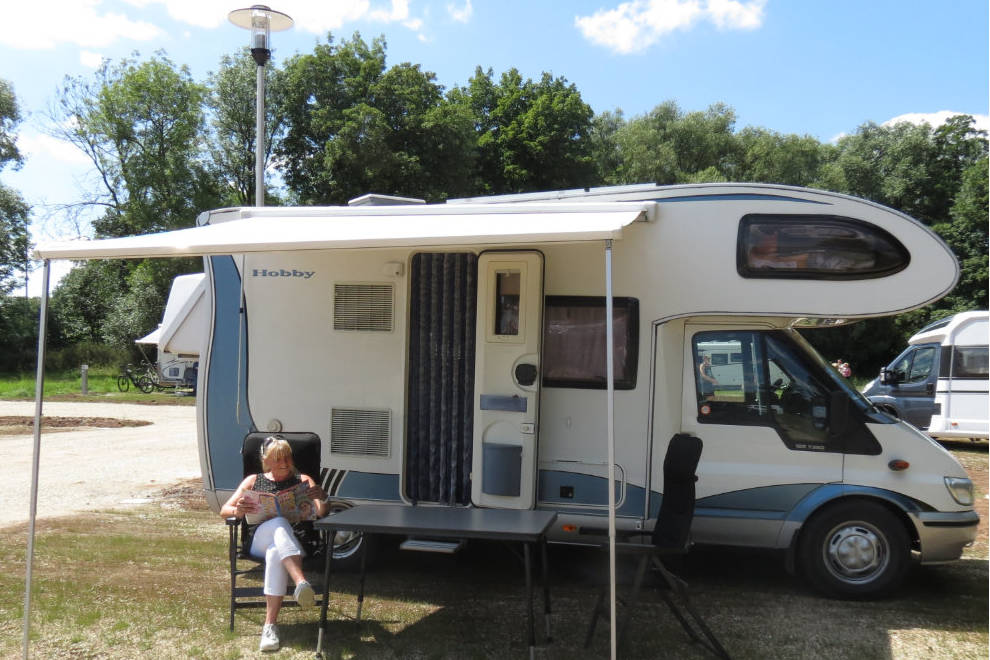 Städtische Wohnmobilstellplatz <br> „Am Schloss Rosenau“